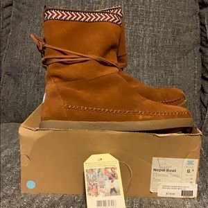 Chestnut brown Moccasin style Tom boots